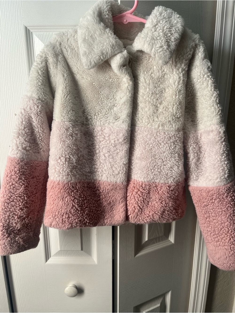 Epic Threads girls pink and white colorblocked sherpa jacket size small